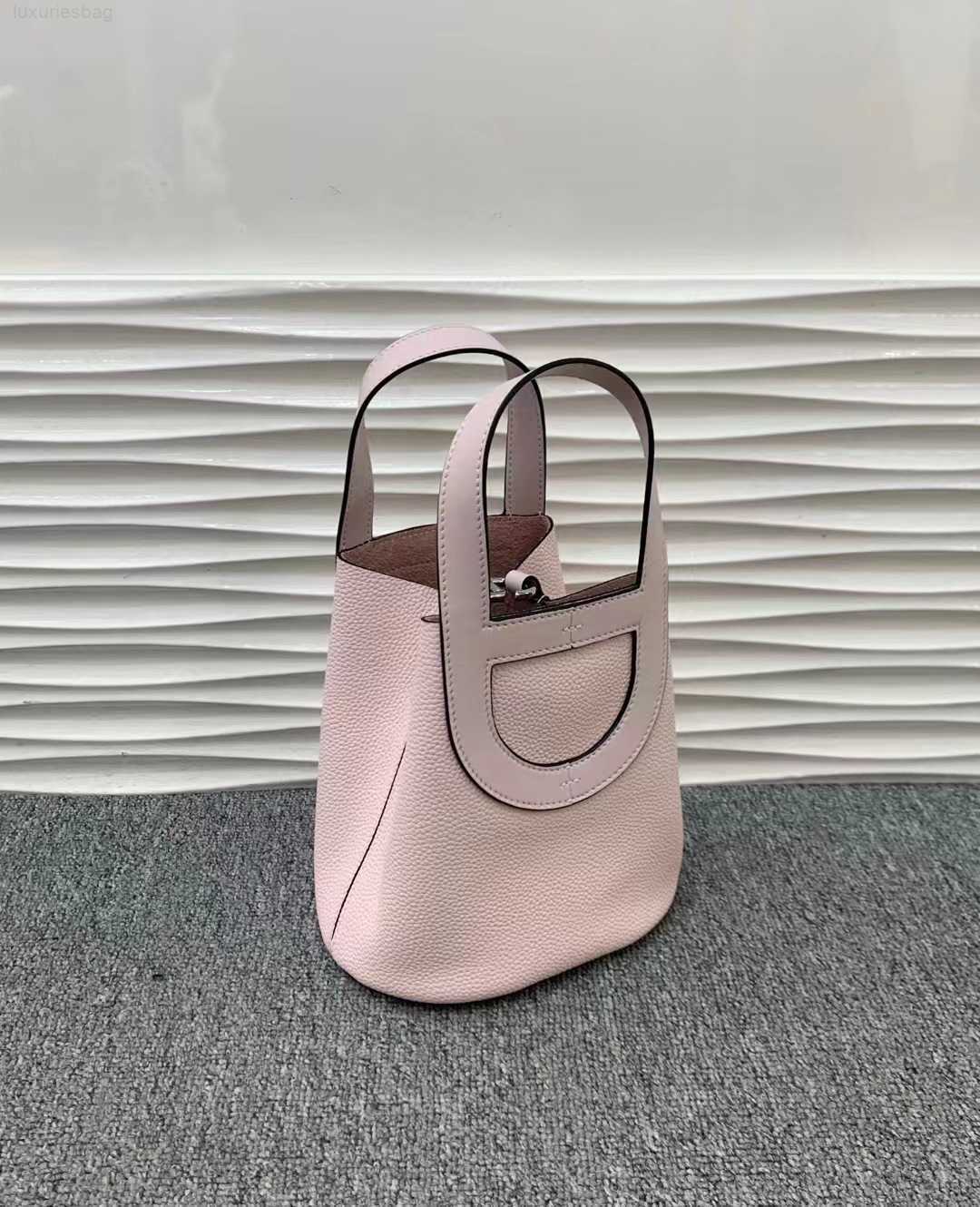 Designer Luxury Women's Cowhide Pig Nose Vegetable Basket Fashion Commuter Handbag Large Capacity Bucket BagCANLJFDP Picotin, Elephant grey
Designer Luxury Women's Cowhide Pig Nose Vegetable Basket Fashion Commuter Handbag Large Capacity Bucket BagCANLJFDP Picotin, Elephant grey