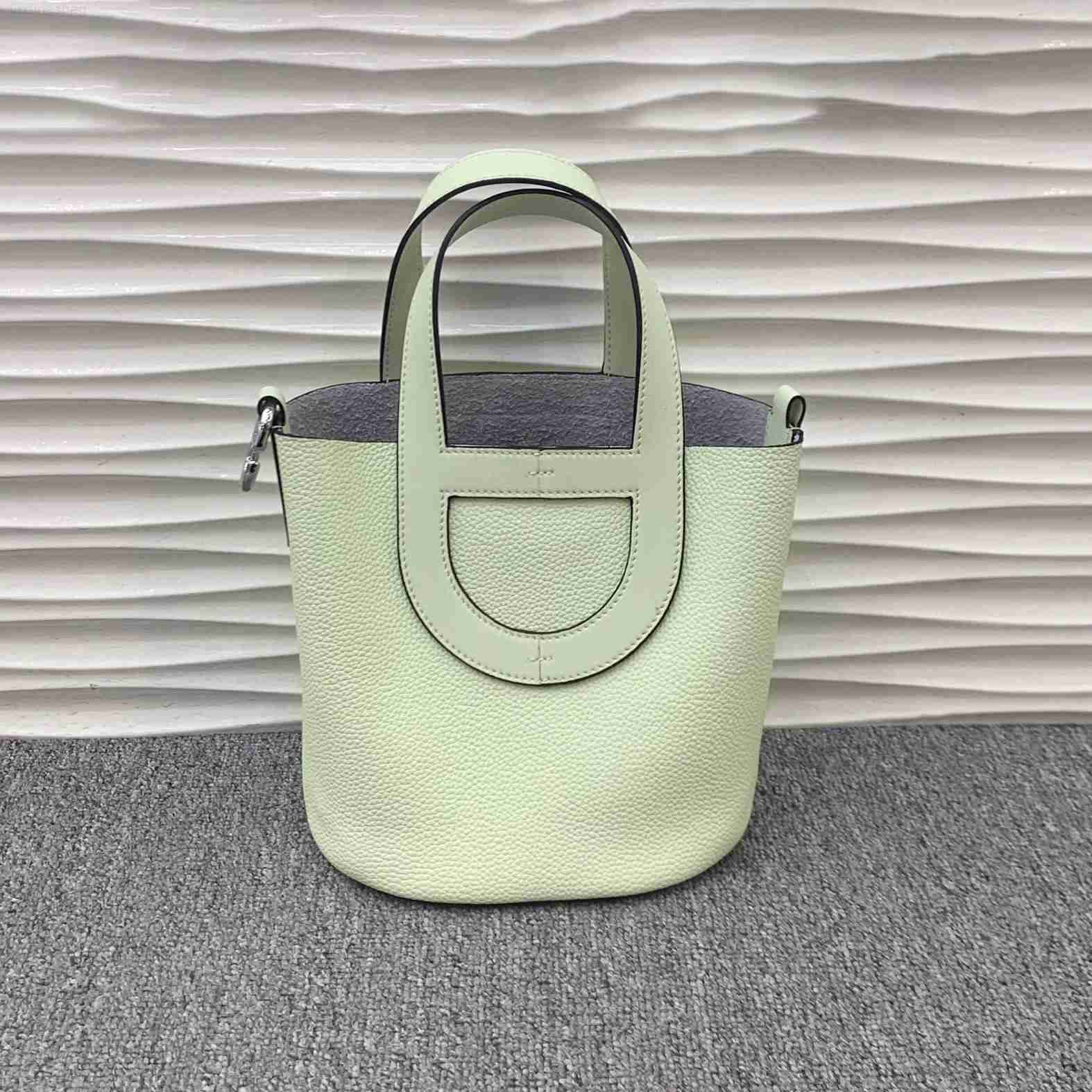Designer Luxury Women's Pig Nose Vegetable Basket Handbag Fashion Togo Top Layer Cow Skin Litchi Grain Bucket BagY6K1YLAU Picotin, Bubble green
Designer Luxury Women's Pig Nose Vegetable Basket Handbag Fashion Togo Top Layer Cow Skin Litchi Grain Bucket BagY6K1YLAU Picotin, Bubble green