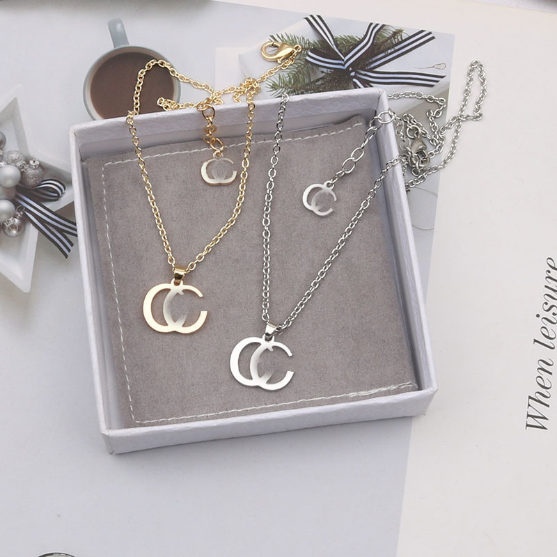 Women Luxury Brand Designer Double Letter Pendant Necklaces Copper 18K Gold Plated Crysatl Rhinestone Sweater Newklace Wedding Party Jewerlry Accessories 2style
Women Luxury Brand Designer Double Letter Pendant Necklaces Copper 18K Gold Plated Crysatl Rhinestone Sweater Newklace Wedding Party Jewerlry Accessories 2style