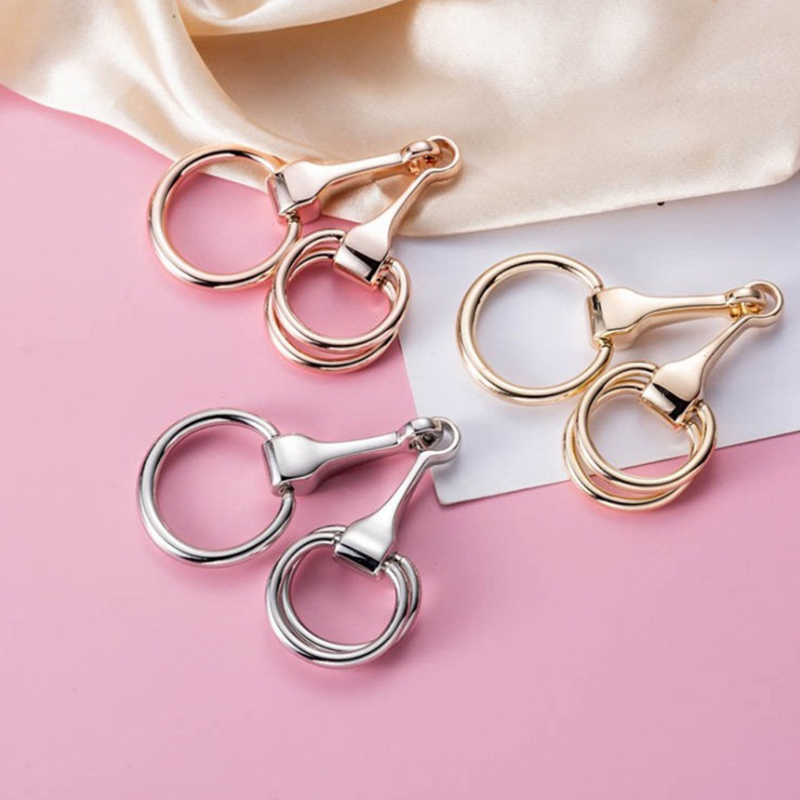 Sarongs Hot Women Shawl Ring Clip Scarves Fastener Crystal Silk Scarf Buckle Brooch Wedding Fashion Jewelry Female Classic Gift P230323