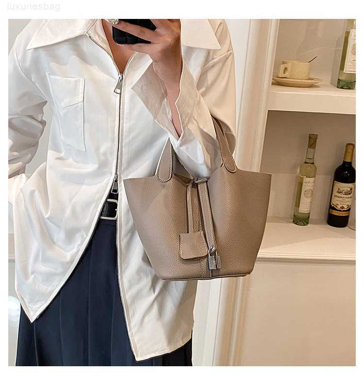 Designer Luxury Bag Small Highquality h for Women in Trend Fashionable and Minimalist Bucket Popular on the Internet Portable Vegetable Basket BagX28H8K4B Picotin, Khaki8
Designer Luxury Bag Small Highquality h for Women in Trend Fashionable and Minimalist Bucket Popular on the Internet Portable Vegetable Basket BagX28H8K4B Picotin, Khaki8