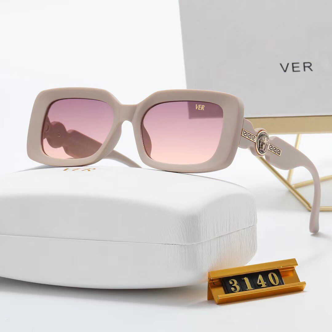 Luxury Designer Versage Sunglasses Men's Women's Vercace Sunglasses Fashion Trend Leisure Sunglasses Outing Sunglasses Driving Holiday Glasses Pink 3140
Luxury Designer Versage Sunglasses Men's Women's Vercace Sunglasses Fashion Trend Leisure Sunglasses Outing Sunglasses Driving Holiday Glasses Pink 3140