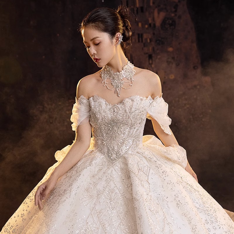 Modest Ball Gown Wedding crystals necklace shiny Bridal Gowns Lace Appliqued Sequins Plus Size Custom Made Sweetheart Neck Beach Mopping Robe Bride Dr
