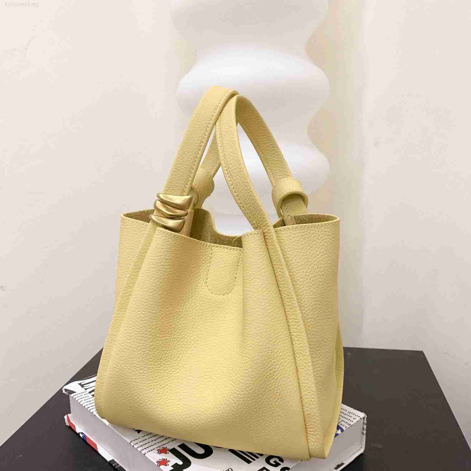 Designer Luxury Genuine Leather Vegetable Basket Bucket Cowhide Portable Underarm Single Shoulder Large Capacity Diagonal Cross Women's Bag Picotin, White6
Designer Luxury Genuine Leather Vegetable Basket Bucket Cowhide Portable Underarm Single Shoulder Large Capacity Diagonal Cross Women's Bag Picotin, White6