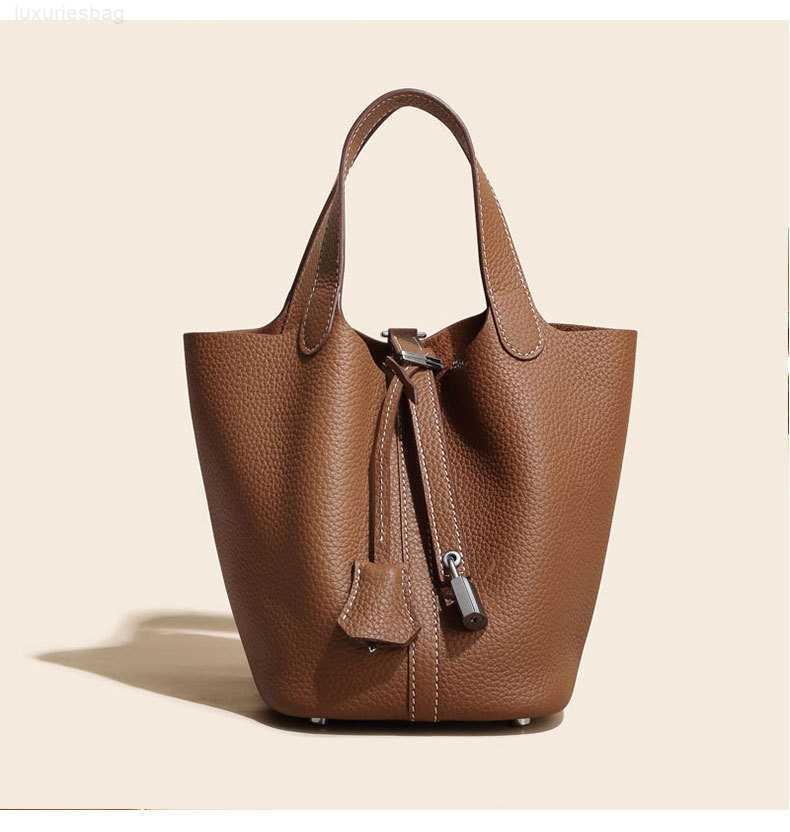 Designer Luxury Bag High End Top Layer Togo Leather Fashion Vegetable Basket Hand Net Red Bucket Women's BagXNYQMMM7 Picotin, Earth yellow - top coat cowhide
Designer Luxury Bag High End Top Layer Togo Leather Fashion Vegetable Basket Hand Net Red Bucket Women's BagXNYQMMM7 Picotin, Earth yellow - top coat cowhide