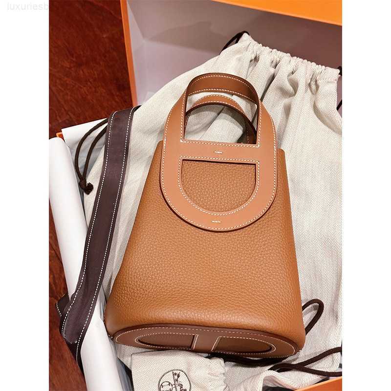 Designer Luxury Bag Bucket Pure Hand Sewn Pig Nose Vegetable Basket Tc Top Layer Cowhide Handmade Genuine Leather Large Capacity Handbag3063RAU8 Picotin, Milkshake white
Designer Luxury Bag Bucket Pure Hand Sewn Pig Nose Vegetable Basket Tc Top Layer Cowhide Handmade Genuine Leather Large Capacity Handbag3063RAU8 Picotin, Milkshake white