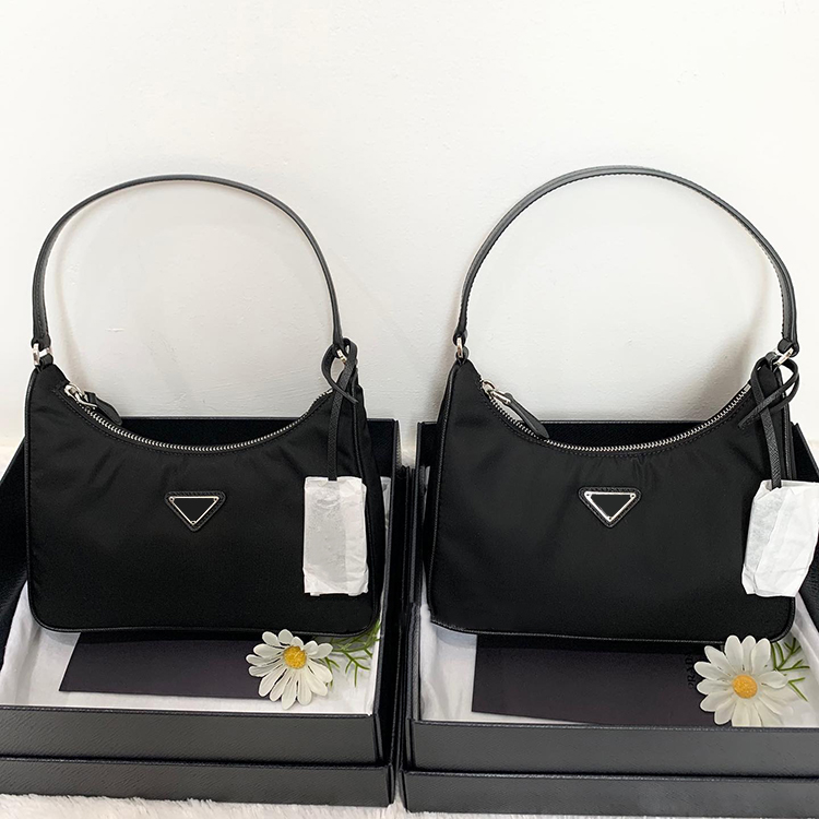 Re-Edition Triangle 2005 2000 shoulder bag luxury Designer 3piece Saffiano Women Men clutch bags the tote nylon purse prad handbag classic crossbody Fashion Bag, 1-black
Re-Edition Triangle 2005 2000 shoulder bag luxury Designer 3piece Saffiano Women Men clutch bags the tote nylon purse prad handbag classic crossbody Fashion Bag, 1-black
