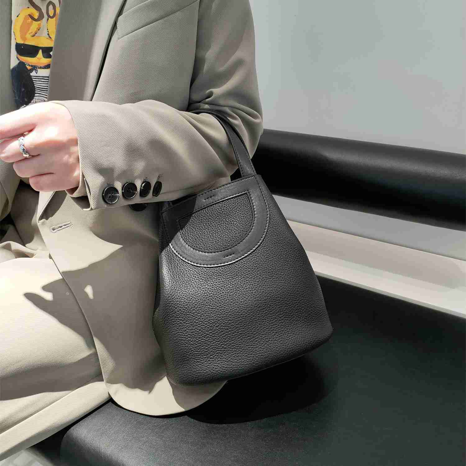 Designer Luxury Cowhide Leather Women's Vegetable Basket Bucket Bag Premium Sense Pig Nose Crossbody HandbagKVEQSH9G Picotin, Elephant grey small 
Designer Luxury Cowhide Leather Women's Vegetable Basket Bucket Bag Premium Sense Pig Nose Crossbody HandbagKVEQSH9G Picotin, Elephant grey small