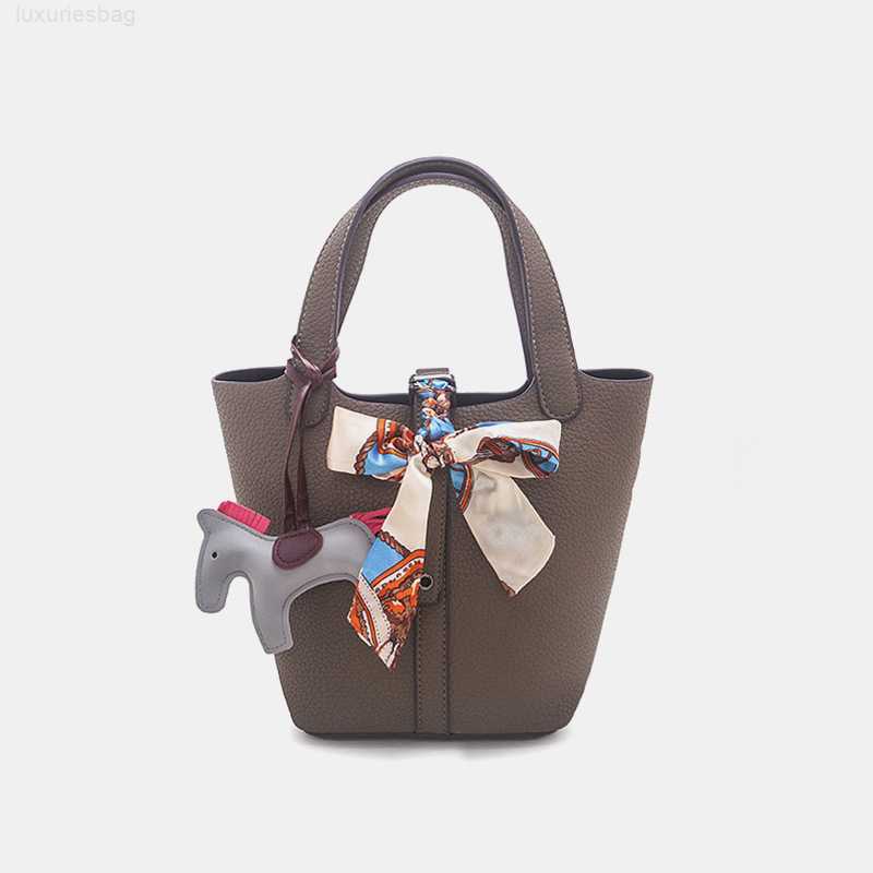 Designer Luxury Bucket Vegetable Basket Soft Leather Versatile Large Capacity Carrying One Shoulder Crossbody Bag Women's Trend Picotin, Blue8
Designer Luxury Bucket Vegetable Basket Soft Leather Versatile Large Capacity Carrying One Shoulder Crossbody Bag Women's Trend Picotin, Blue8