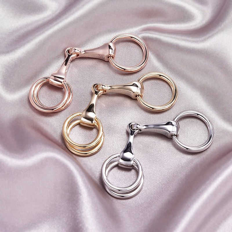 Sarongs Hot Women Shawl Ring Clip Scarves Fastener Crystal Silk Scarf Buckle Brooch Wedding Fashion Jewelry Female Classic Gift P230323
