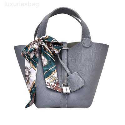 Designer Luxury Women's Handbag Graffiti Vegetable Basket Fashion Versatile Bucket Bag Silk Scarf Large Capacity Tide3PB6MRA6 Picotin, White
Designer Luxury Women's Handbag Graffiti Vegetable Basket Fashion Versatile Bucket Bag Silk Scarf Large Capacity Tide3PB6MRA6 Picotin, White