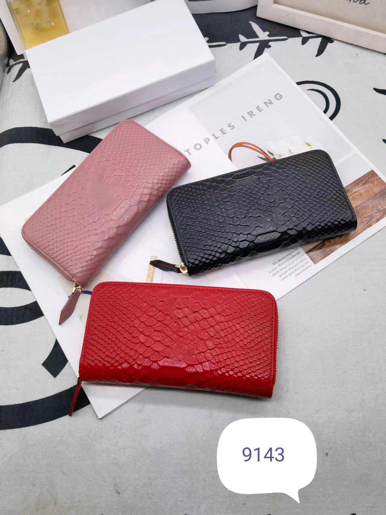 2023designer wallet card and coin famous women wallet leather wallet card clip coin wallet free gift box Cowhide pressed serpentine, White checkerboard
2023designer wallet card and coin famous women wallet leather wallet card clip coin wallet free gift box Cowhide pressed serpentine, White checkerboard