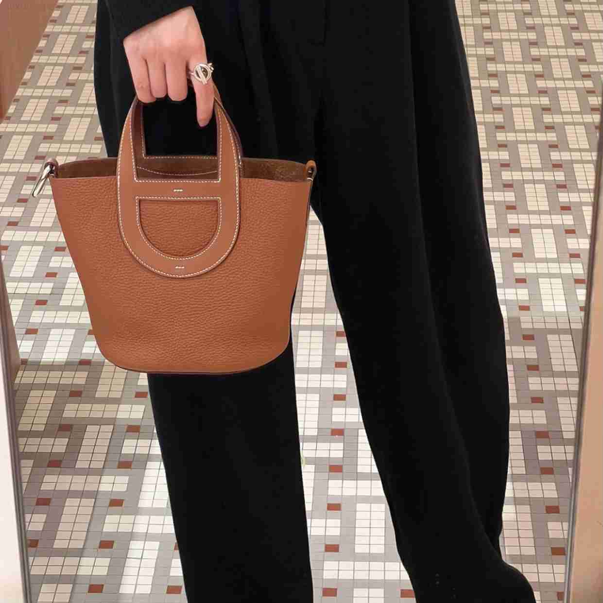 Designer Luxury Top Layer Cowhide Pig Nose Vegetable Basket Women's Large Capacity Fashion One Shoulder Crossbody Portable Bucket Bag Picotin, Black small 
Designer Luxury Top Layer Cowhide Pig Nose Vegetable Basket Women's Large Capacity Fashion One Shoulder Crossbody Portable Bucket Bag Picotin, Black small