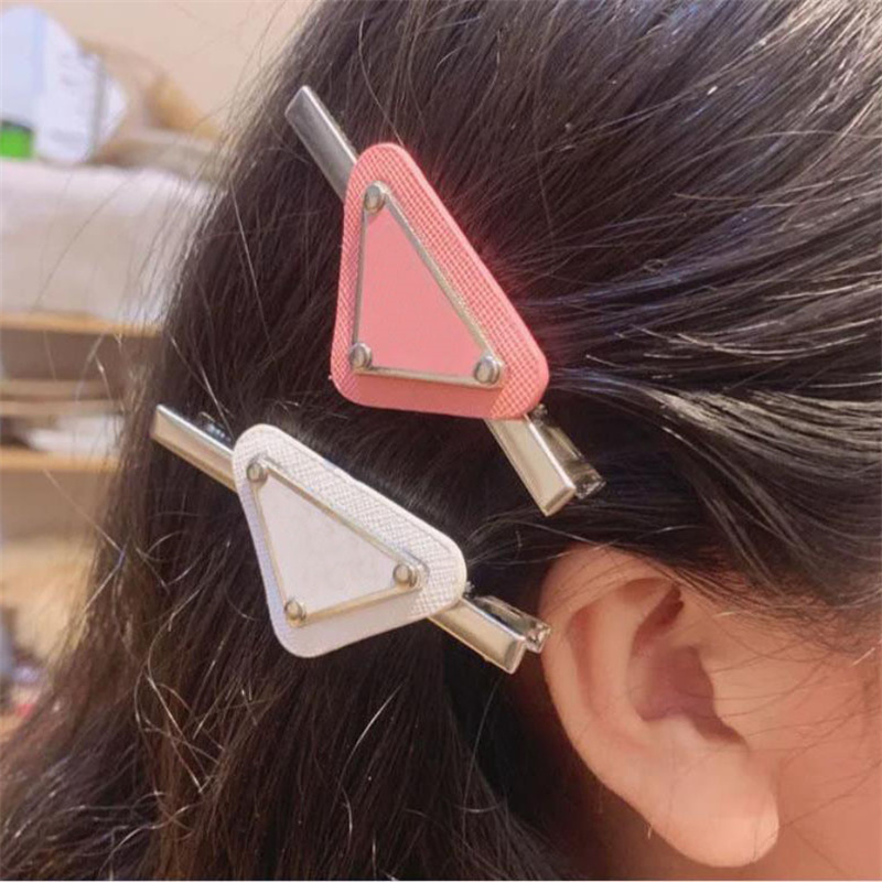 Designer Headwear Fashion Women Barrettes Luxury Letter Hair Hoop Girls Classic Versatile Grab Clamp Hair Accessories Lovers Gifts, P1
Designer Headwear Fashion Women Barrettes Luxury Letter Hair Hoop Girls Classic Versatile Grab Clamp Hair Accessories Lovers Gifts, P1
