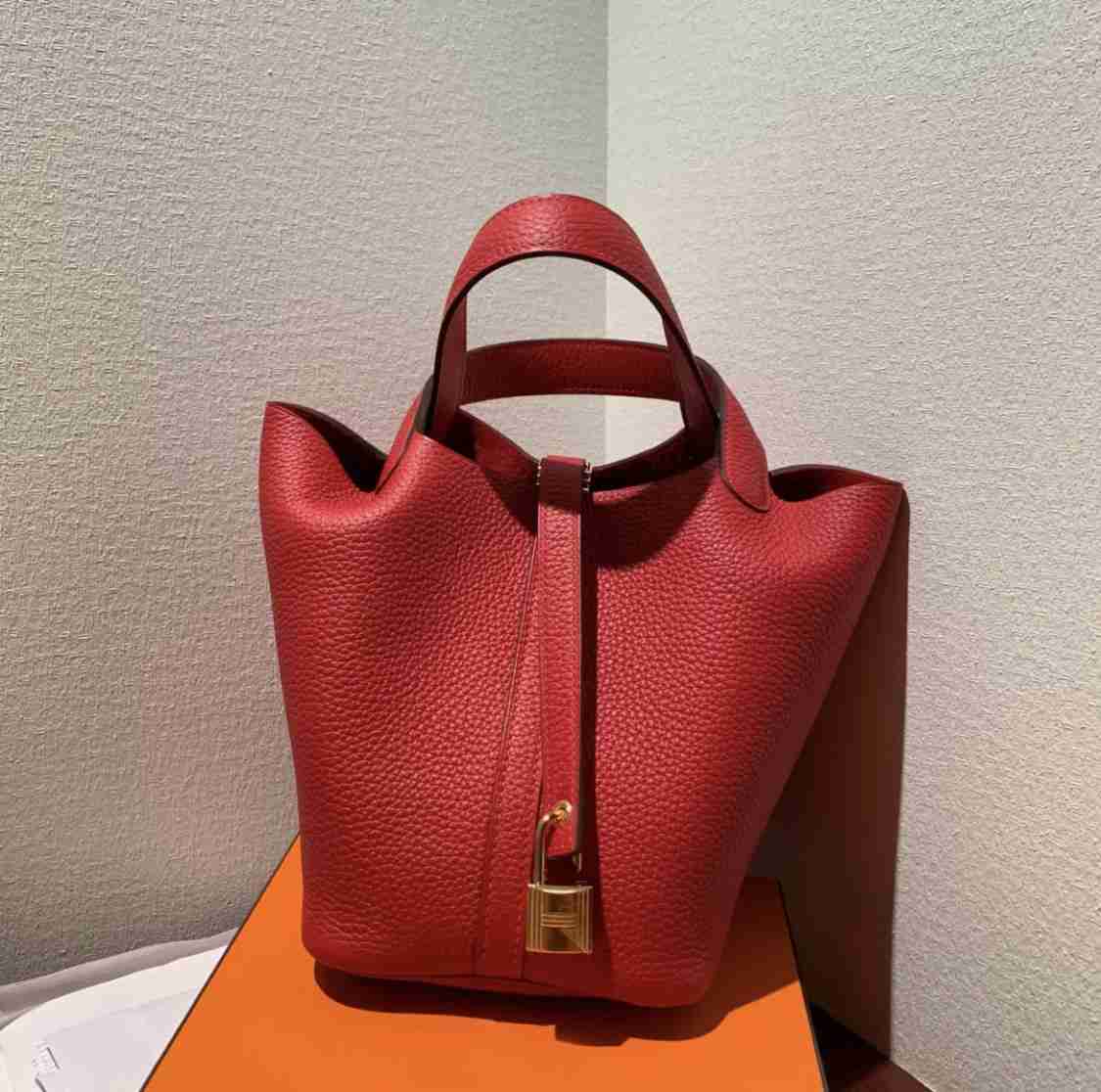 Designer Highend Order Togo Leather Vegetable Basket Women's Hand Bucket Large Capacity Light Luxury Bag Women5RZU01JP Picotin, Avocado small (high-end customized logo)
Designer Highend Order Togo Leather Vegetable Basket Women's Hand Bucket Large Capacity Light Luxury Bag Women5RZU01JP Picotin, Avocado small (high-end customized logo)