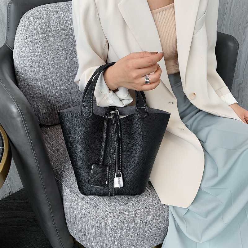 Designer Luxury Winter Version Vegetable Basket Mother Water Bucket Lychee Pattern Simple Versatile Handbag Women's Bag8RBE45EP Picotin, Yellow
Designer Luxury Winter Version Vegetable Basket Mother Water Bucket Lychee Pattern Simple Versatile Handbag Women's Bag8RBE45EP Picotin, Yellow