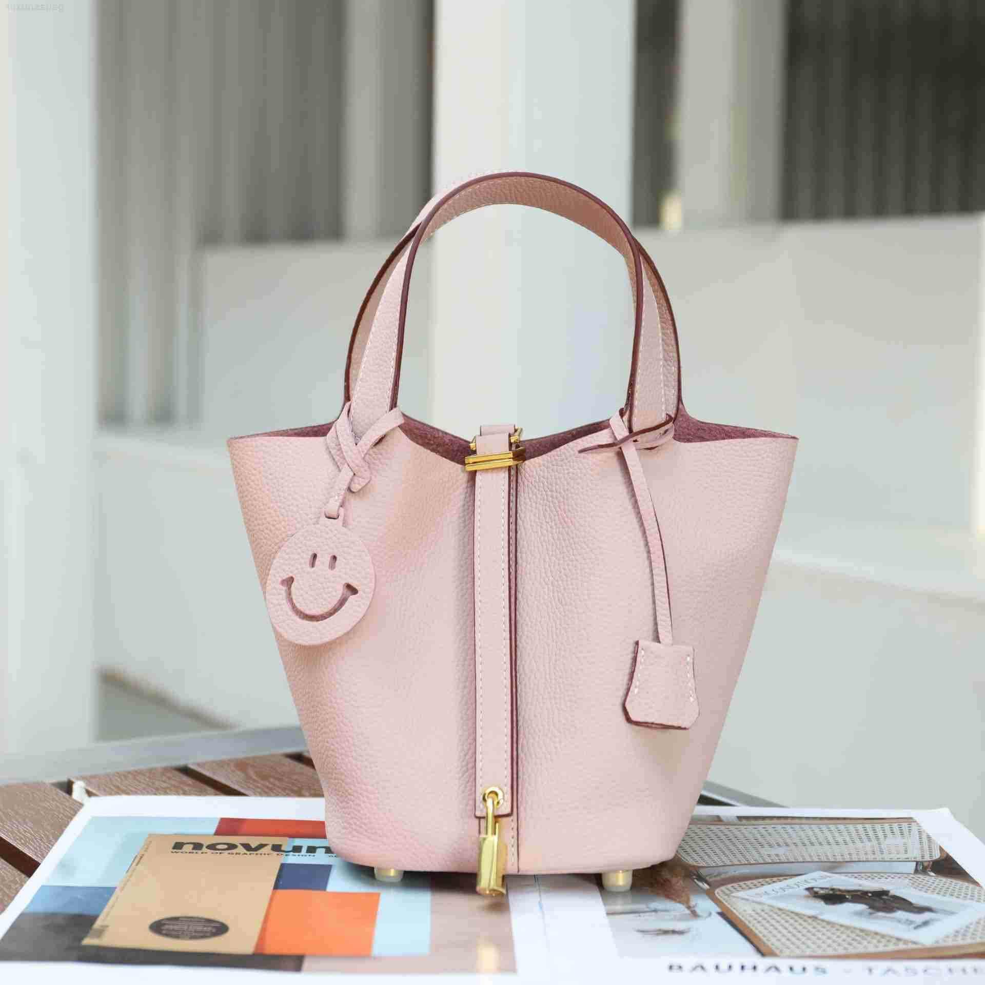 Designer Luxury Bag Vegetable Basket Women's Leather Hand Shoulder Litchi Grain Bucket BagNNKDZG5I Picotin, Black7
Designer Luxury Bag Vegetable Basket Women's Leather Hand Shoulder Litchi Grain Bucket BagNNKDZG5I Picotin, Black7