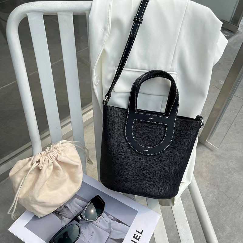 Designer Luxury Head Layer Cowhide Bucket Pig Nose Vegetable Basket Portable One Shoulder Large Capacity Women's Bag Tongle2Q0IVWPD Picotin, Milkshake white 
Designer Luxury Head Layer Cowhide Bucket Pig Nose Vegetable Basket Portable One Shoulder Large Capacity Women's Bag Tongle2Q0IVWPD Picotin, Milkshake white