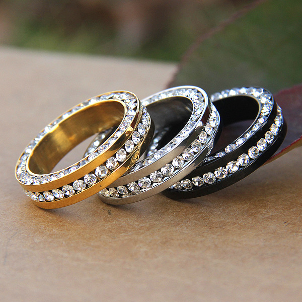 Iced Out Cubic Zirconia Titanium Stainless Steel Round Band Ring Bling Crystal Gold Finger Rings for Men and Women Hip Hop Punk Rock Birthday Gift Who