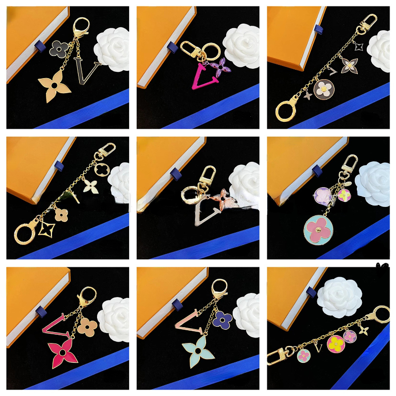 Luxury designer key rings Letters diamond designers keychains top brand car key chain womens buckle jewelry keyring bags pendant exquisite keychain gift
Luxury designer key rings Letters diamond designers keychains top brand car key chain womens buckle jewelry keyring bags pendant exquisite keychain gift