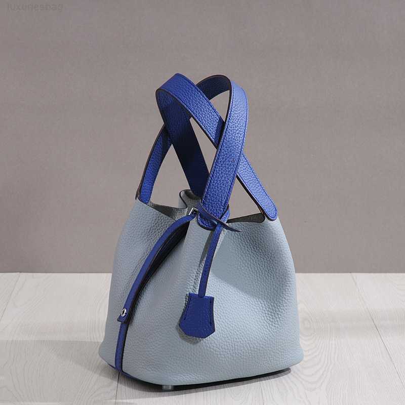 Designer Luxury Vegetable Basket Litchi Pattern Head Layer Cowhide Leather Bucket Cabbage Blue Handheld Small Bag Women's Fashion Picotin, Earth yellow 18cm
Designer Luxury Vegetable Basket Litchi Pattern Head Layer Cowhide Leather Bucket Cabbage Blue Handheld Small Bag Women's Fashion Picotin, Earth yellow 18cm