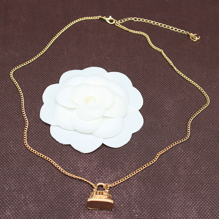 Designer Brand Letter Pendant Necklaces Luxury Womens Golden Chain Geometric 18K Gold Plated Lock Necklace Sweater Chains Jewelry Gift Accessories
Designer Brand Letter Pendant Necklaces Luxury Womens Golden Chain Geometric 18K Gold Plated Lock Necklace Sweater Chains Jewelry Gift Accessories