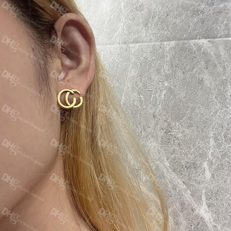 Vintage Designer Letter Charm Earrings Interlocking Alphabet Eardrop Women Simple Style Studs E Party Date Ear Studs With Box
Vintage Designer Letter Charm Earrings Interlocking Alphabet Eardrop Women Simple Style Studs E Party Date Ear Studs With Box
