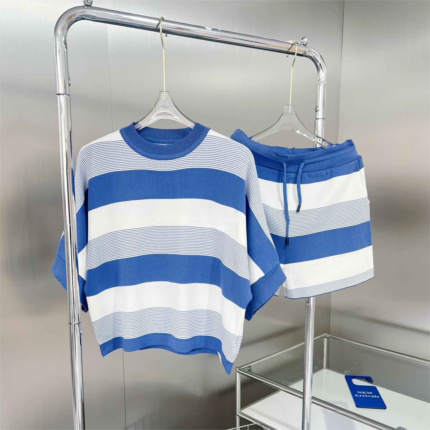 Womens Tracksuits short sleeve tshirts summer celin New casual sports suit set shorts fashion Letter womens
Womens Tracksuits short sleeve tshirts summer celin New casual sports suit set shorts fashion Letter womens