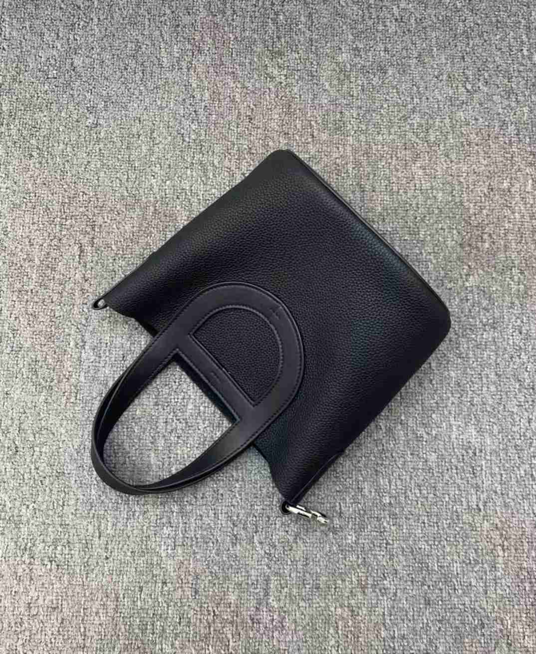 Designer Luxury Women's Cowhide Pig Nose Vegetable Basket Fashion Commuter Handbag Large Capacity Bucket BagR0EKSOVV Picotin, Black6
Designer Luxury Women's Cowhide Pig Nose Vegetable Basket Fashion Commuter Handbag Large Capacity Bucket BagR0EKSOVV Picotin, Black6