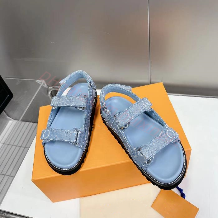 2023 Top Designer Women Sandals Peseo COMFORT Flat Shoes womens Loafers Summer Outside Pool Platform Slides Shoes With Buckle Leather Denim Blue slippers
2023 Top Designer Women Sandals Peseo COMFORT Flat Shoes womens Loafers Summer Outside Pool Platform Slides Shoes With Buckle Leather Denim Blue slippers