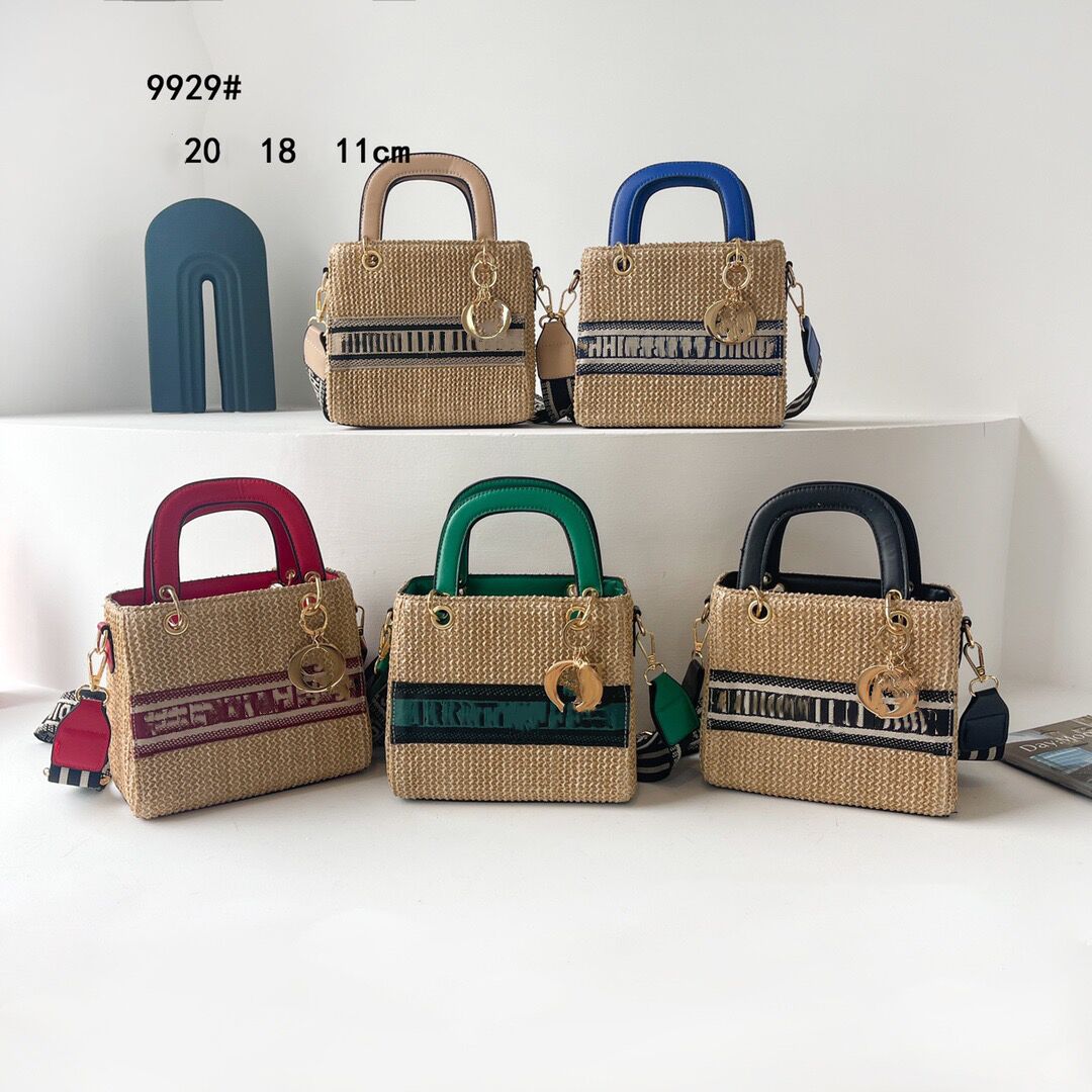 Luxury Girls Grass weaving handbags Designer big kids Letter embroidery single shoulder tote bag fashion children box messenger bag A9841, Red
Luxury Girls Grass weaving handbags Designer big kids Letter embroidery single shoulder tote bag fashion children box messenger bag A9841, Red