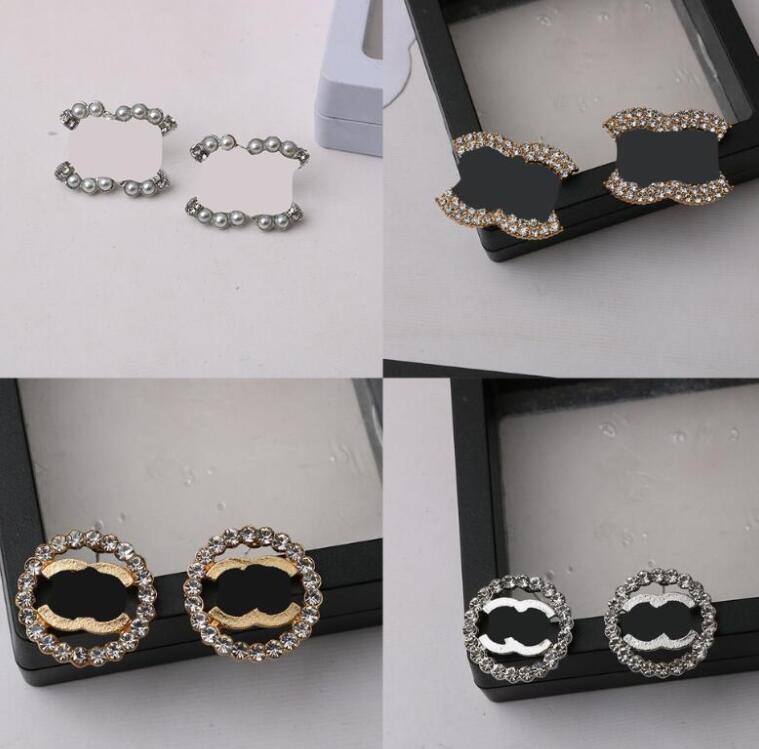 23ss 6Style Mixed Luxury Brand Designers Stud Simple 18K Gold Plated 925 Silver Geometric Women Circle Crystal Rhinestone Metal Earring Jewerlry
23ss 6Style Mixed Luxury Brand Designers Stud Simple 18K Gold Plated 925 Silver Geometric Women Circle Crystal Rhinestone Metal Earring Jewerlry