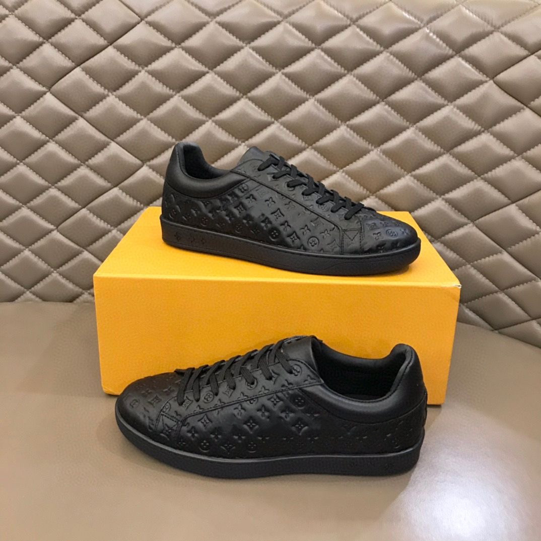 RIVOLI sneakers mens casual shoes Luxury Designer sneaker Black and white Mini embossed cow leather trainer for Flower motifs trainers 03
RIVOLI sneakers mens casual shoes Luxury Designer sneaker Black and white Mini embossed cow leather trainer for Flower motifs trainers 03
