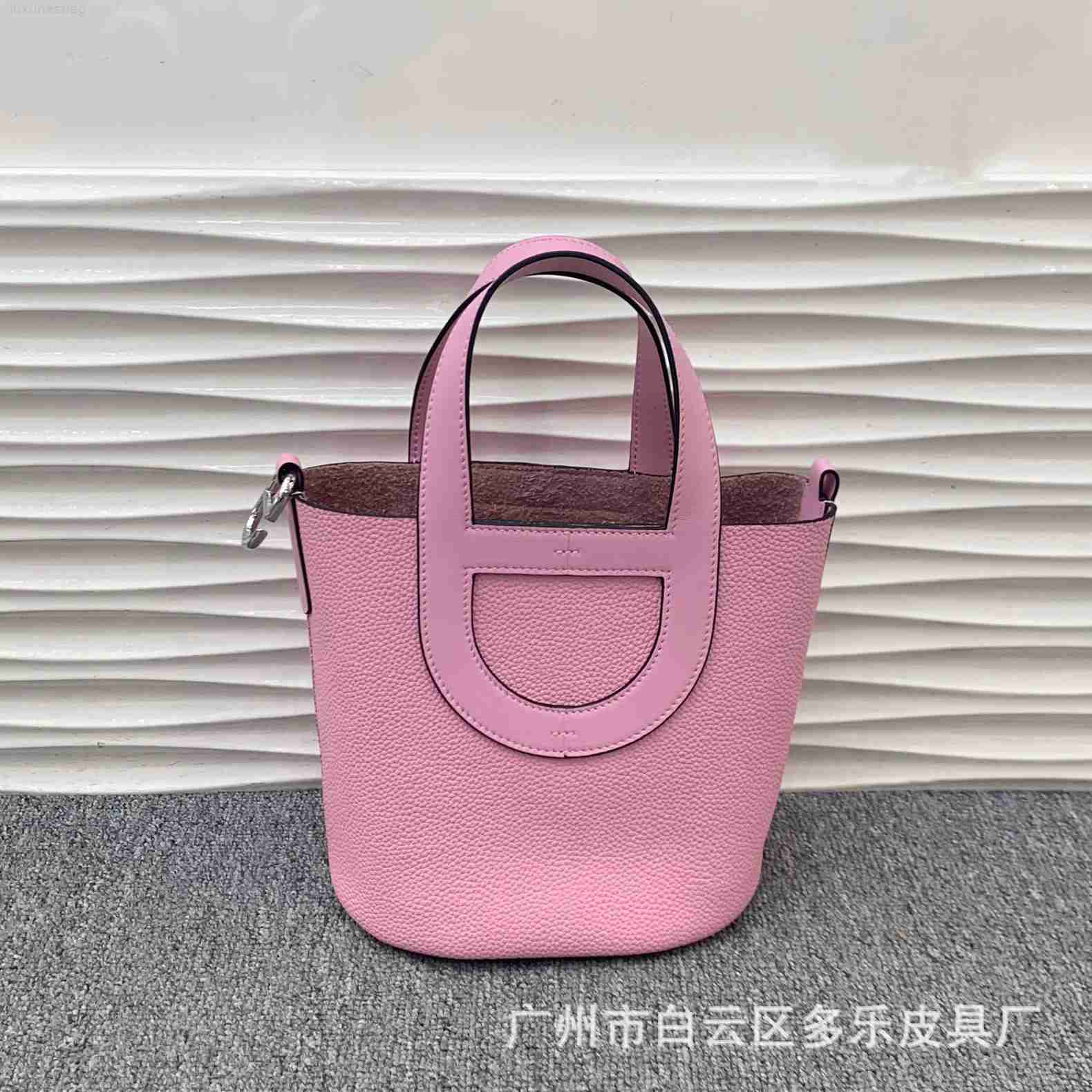 Designer Luxury Bucket Top Layer Togo Cowhide Pig Nose Vegetable Basket Women's Genuine Leather Premium Feel Handbag Crossbody BagJHVE8TH6 Picotin, Jinkui purple (including shoulder
Designer Luxury Bucket Top Layer Togo Cowhide Pig Nose Vegetable Basket Women's Genuine Leather Premium Feel Handbag Crossbody BagJHVE8TH6 Picotin, Jinkui purple (including shoulder