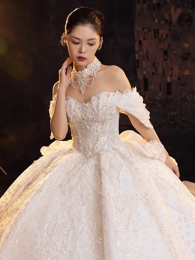 Modest Ball Gown Wedding crystals necklace shiny Bridal Gowns Lace Appliqued Sequins Plus Size Custom Made Sweetheart Neck Beach Mopping Robe Bride Dr