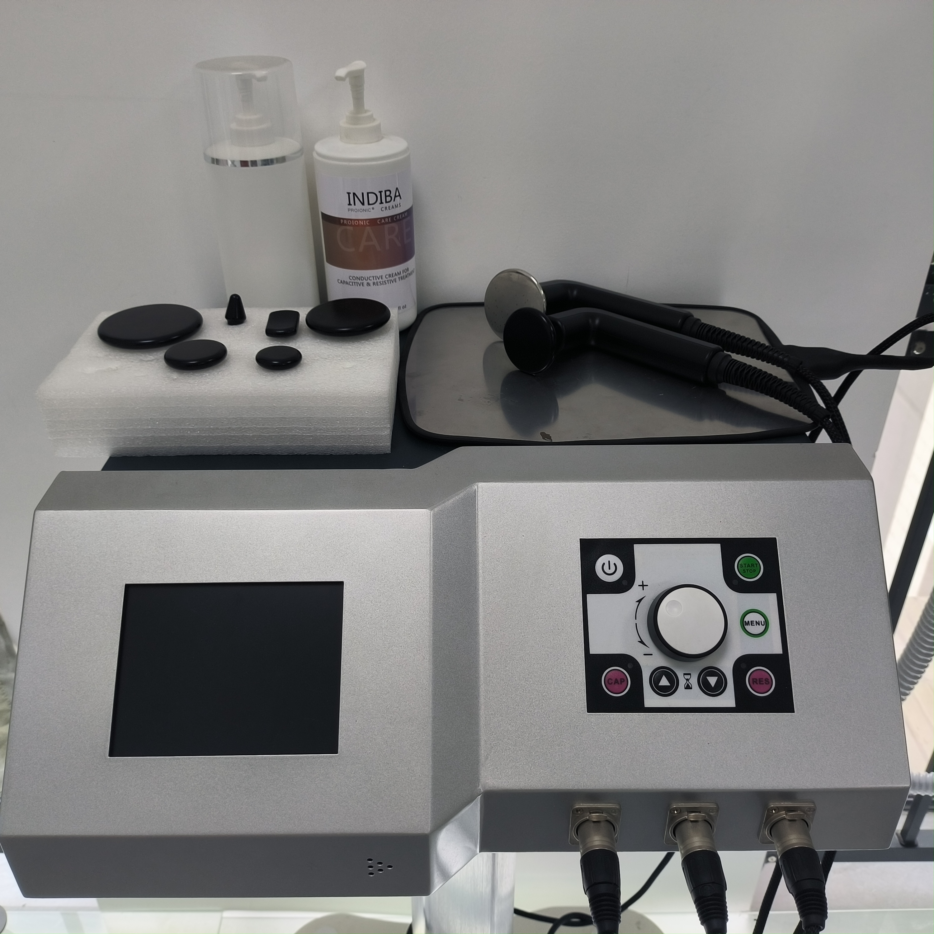 INDIBA Proionic Home Beauty Instrument Body Slimming Beauty Machine Skin Lift Device Spain Technology High Frequency 448KHZ Pain Alleviating System
INDIBA Proionic Home Beauty Instrument Body Slimming Beauty Machine Skin Lift Device Spain Technology High Frequency 448KHZ Pain Alleviating System