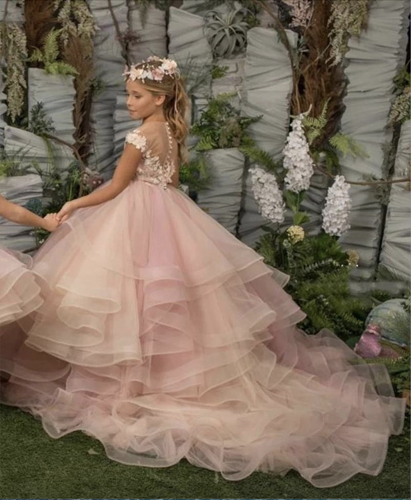 Pink Off Shoulder Ball Gown Prince Flower Girls Dresses 2023 Sweep Train Girls Pageant Gowns Lace Applique first communion princess dress