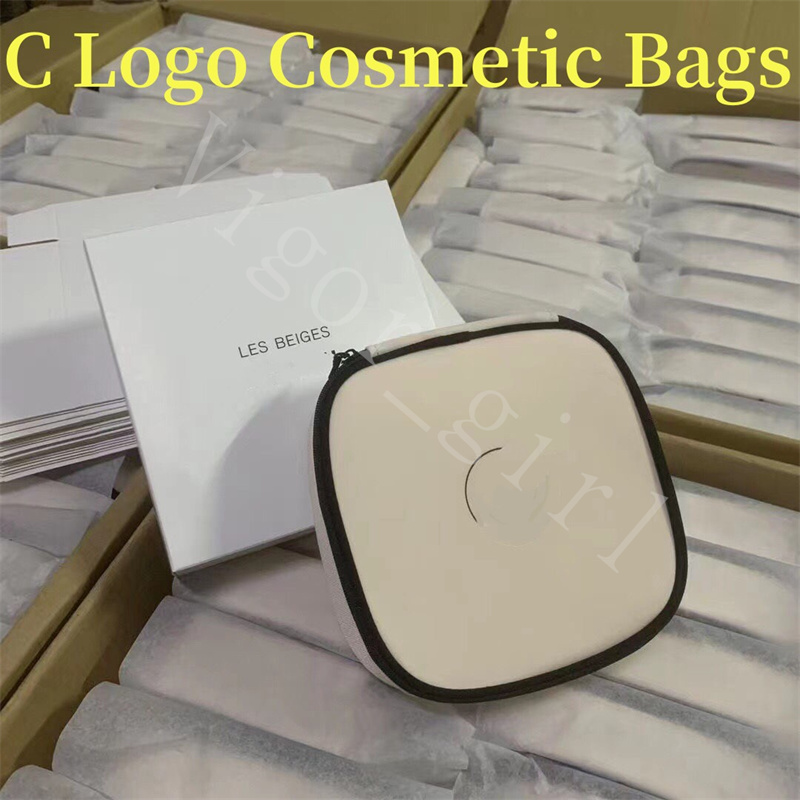 Top Quality Cosmetic Bags For Girl Designer White Color Cotton Bags Mini Case Bags Zipper Logo Print Large Capacity Toiletry Kit With Box Women Makeup Case Free Ship
Top Quality Cosmetic Bags For Girl Designer White Color Cotton Bags Mini Case Bags Zipper Logo Print Large Capacity Toiletry Kit With Box Women Makeup Case Free Ship