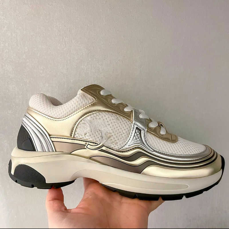 Designer Sneakers Men Women Casual Shoe Vintage Suede Leather Trainers All-match Stylist Sneaker Patchwork Leisure Shoe Lace-up Print Platform Trainer With Box, Red
Designer Sneakers Men Women Casual Shoe Vintage Suede Leather Trainers All-match Stylist Sneaker Patchwork Leisure Shoe Lace-up Print Platform Trainer With Box, Red