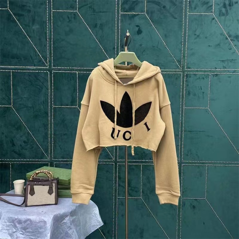 2024 Designer Co branded Womens Hoodie Short Letter Hooded Sweatshirt Autumn Women Long Sleeve Top