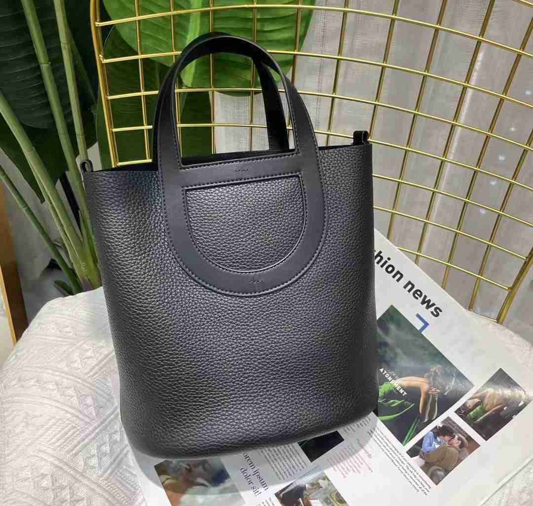 Designer Luxury Bag Bucket and Winter h Top Layer Cow Pig Nose Vegetable Basket Children's Messenger Soft Leather Tote Bag80132RM5 Picotin, Black (bottom of pig nose)
Designer Luxury Bag Bucket and Winter h Top Layer Cow Pig Nose Vegetable Basket Children's Messenger Soft Leather Tote Bag80132RM5 Picotin, Black (bottom of pig nose)