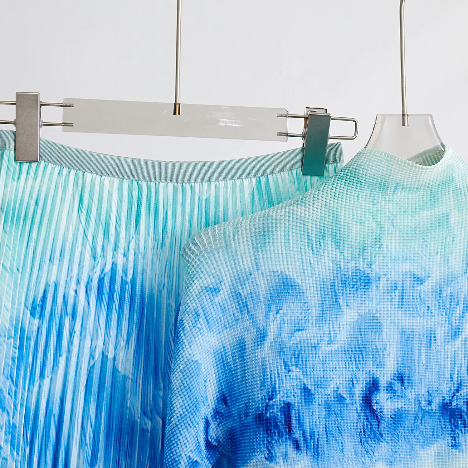 Two Piece Dress Runway 2 Piece Sets Women Outfits Spring Autumn Miyake Pleated Long Sleeve Blue Printed Tops With Elastic Long Skirt Suits 2024