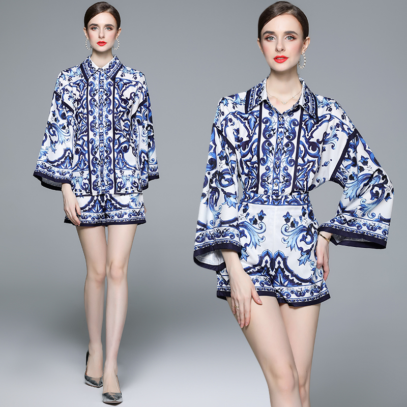 Summer Designer Short Pants Women Outfits Retro Floral Two Piece Sets 2023 Fashion Flare Sleeve Blouse and Casual Shorts Party 2 Piece Set Graceful Suits For Woman
Summer Designer Short Pants Women Outfits Retro Floral Two Piece Sets 2023 Fashion Flare Sleeve Blouse and Casual Shorts Party 2 Piece Set Graceful Suits For Woman