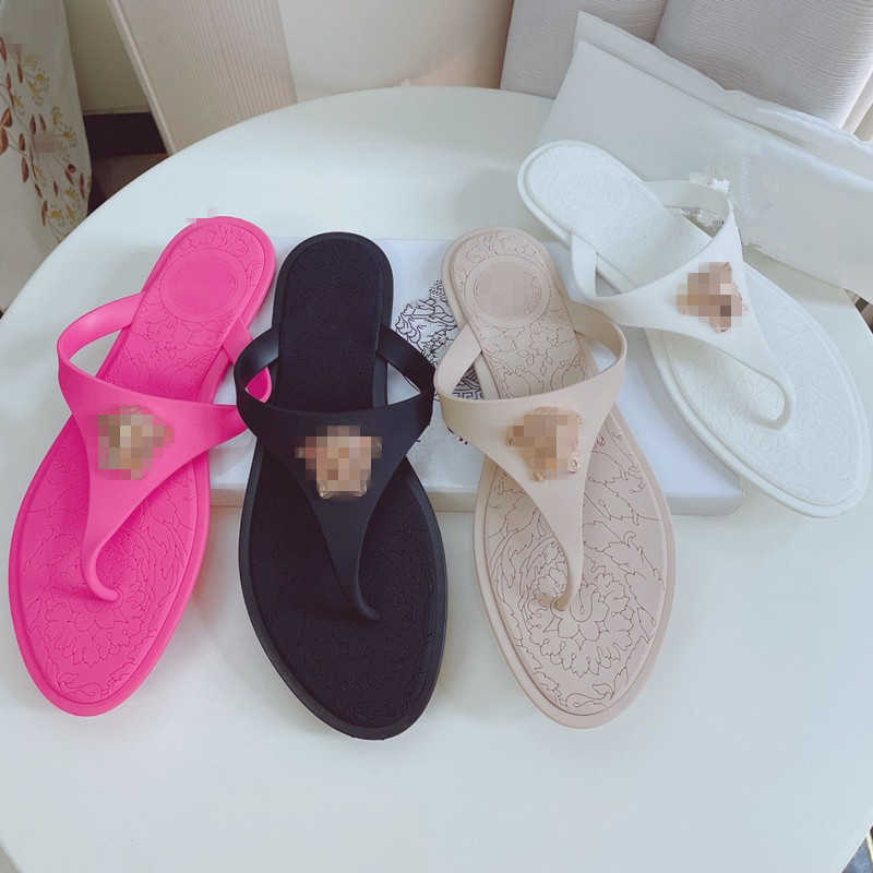 Designer luxury slippers Spring/Summer 2023 new women's flip-flops flip-flops flat sandals embossed size 37-41
Designer luxury slippers Spring/Summer 2023 new women's flip-flops flip-flops flat sandals embossed size 37-41