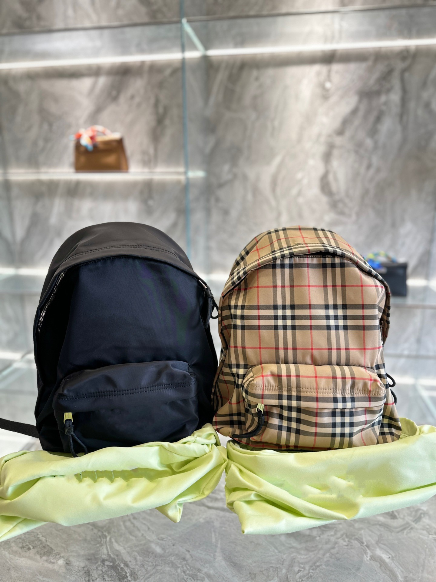 Classic designer bag backpack large capacity schoolbag men's one shoulder bag women's travel bag fashion bag leisure bag brand backpack, Customize
Classic designer bag backpack large capacity schoolbag men's one shoulder bag women's travel bag fashion bag leisure bag brand backpack, Customize