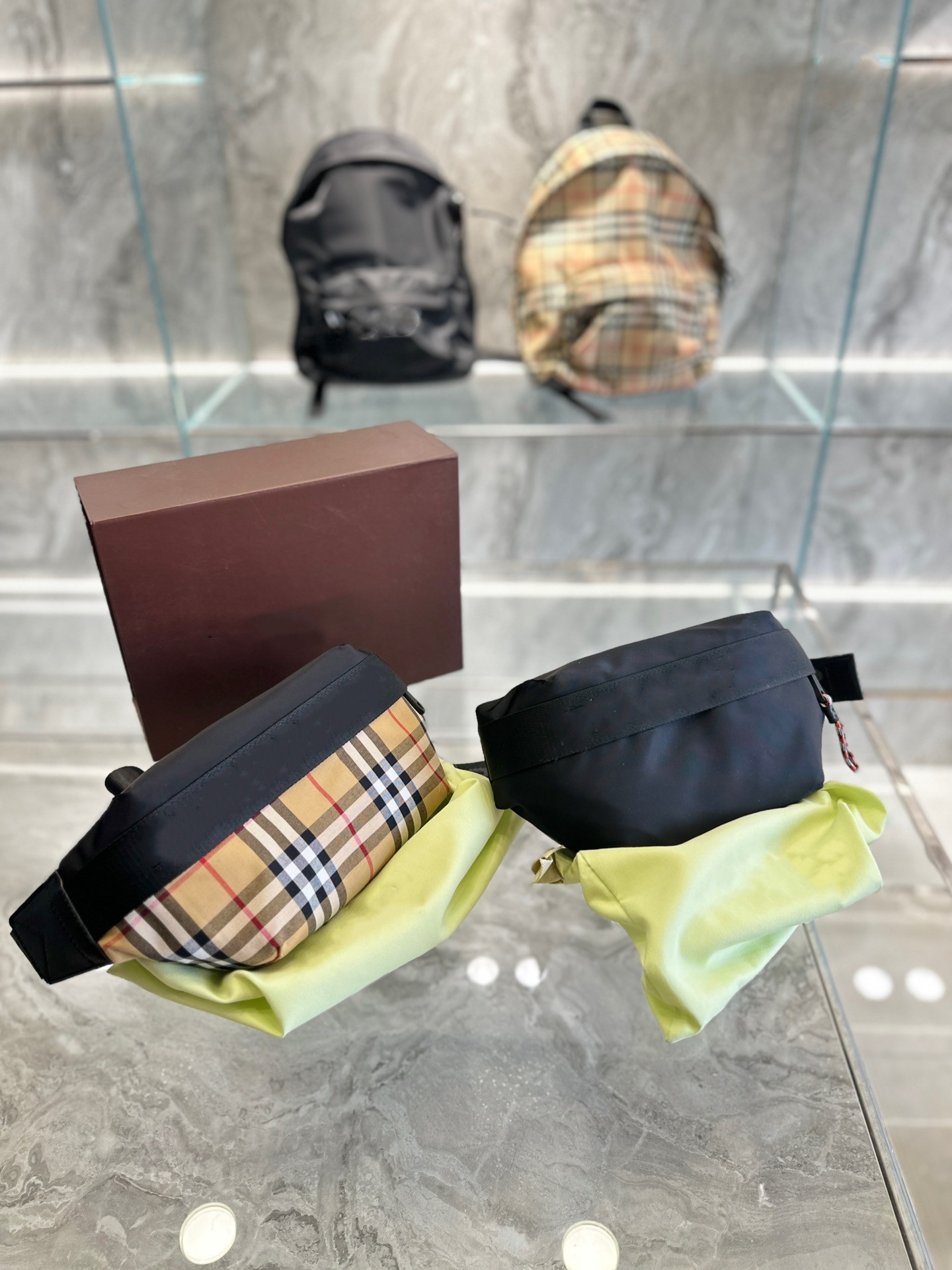 Classic designer bag Men's chest bag women's Fanny pack brand fashion bag leisure bag travel bag mobile phone bag handbag
Classic designer bag Men's chest bag women's Fanny pack brand fashion bag leisure bag travel bag mobile phone bag handbag