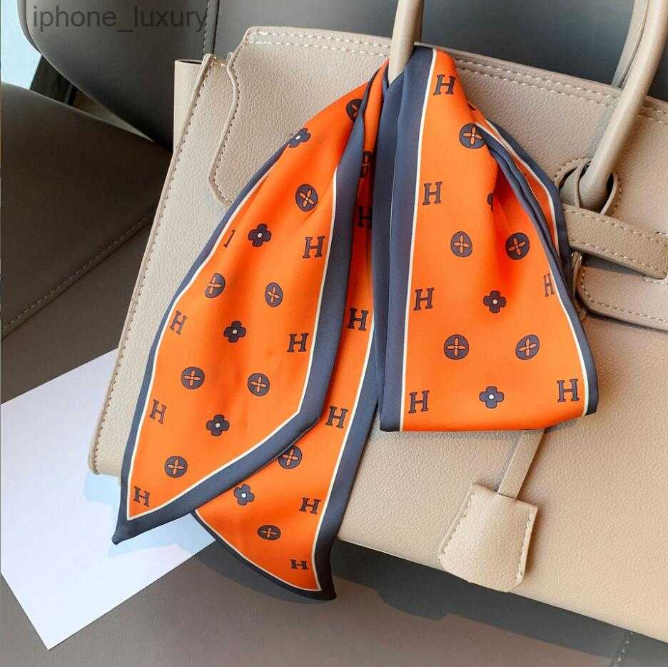 23Style 100x9cm Bag Handle Scarf Letters Grid Print Fine Narrow Long Small Silk Scarves Fashion Brand Designer Charm Women Vintage Hair Ribbon Bind Neckerchief
23Style 100x9cm Bag Handle Scarf Letters Grid Print Fine Narrow Long Small Silk Scarves Fashion Brand Designer Charm Women Vintage Hair Ribbon Bind Neckerchief