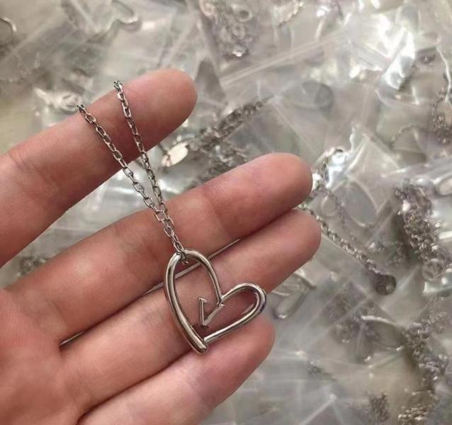 Luxurious big letter heart Shape Earrings necklace High Quality Charming jewelry designer Flower pendant pretty diamond brands ear9239639, Mixed colors
Luxurious big letter heart Shape Earrings necklace High Quality Charming jewelry designer Flower pendant pretty diamond brands ear9239639, Mixed colors