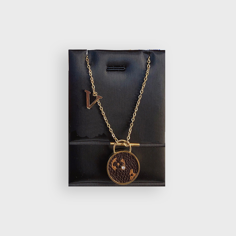 Exquisite Style Necklaces Fashion Designer Necklace 18k Gold Plated Designer Luxury Jewelry Accessories Premium Design Couple Friend Party Gift
Exquisite Style Necklaces Fashion Designer Necklace 18k Gold Plated Designer Luxury Jewelry Accessories Premium Design Couple Friend Party Gift