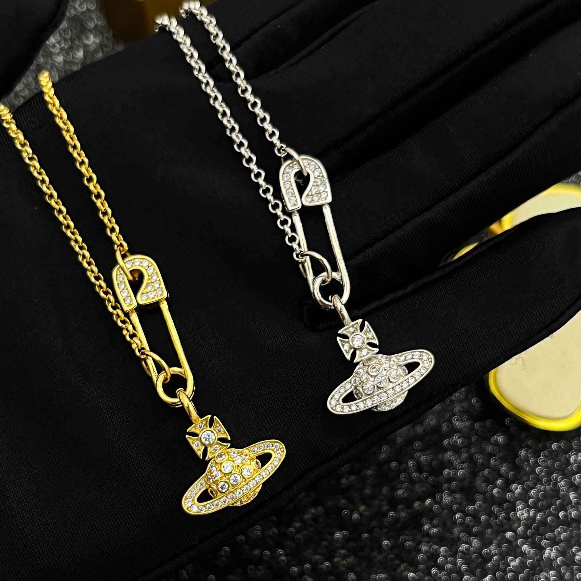 Western Empress Dowager Pin Necklace High Version Vivian Saturn Full Diamond Fashion Versatile Collar Chain
Western Empress Dowager Pin Necklace High Version Vivian Saturn Full Diamond Fashion Versatile Collar Chain